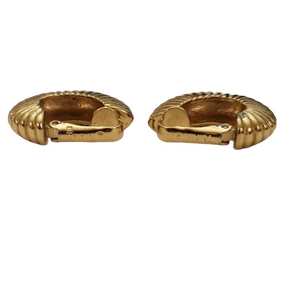 Trifari Crown Over T Gold Tone Shrimp Half Hoop Clip On Earrings, Signed E149 - Picture 6 of 10